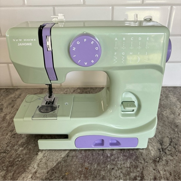 Janome New Home Sewing Machine Model 525B Sewing Machine Works Mystical Mint - Picture 3 of 10